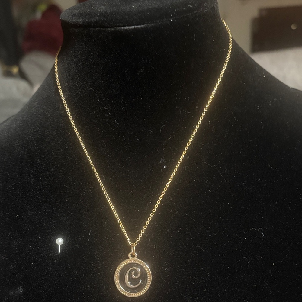 Pre owned Fashion:Gold  C Pendant Necklace